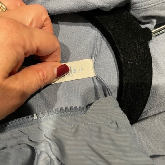 Lululemon reversible Influx jacket hooded - size 6. Excellent Condition Gr/Bl - Picture 3 of 3